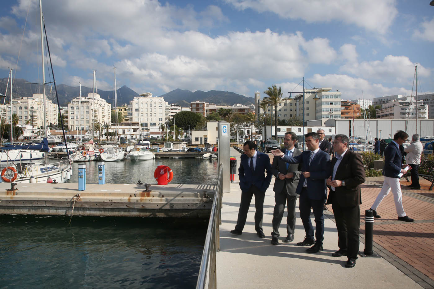 El alcalde y el consejero de Fomento visitan el Puerto de La Bajadilla y aseguran que habrá “plena colaboración” para que el proyecto de ampliación “sea una realidad”
